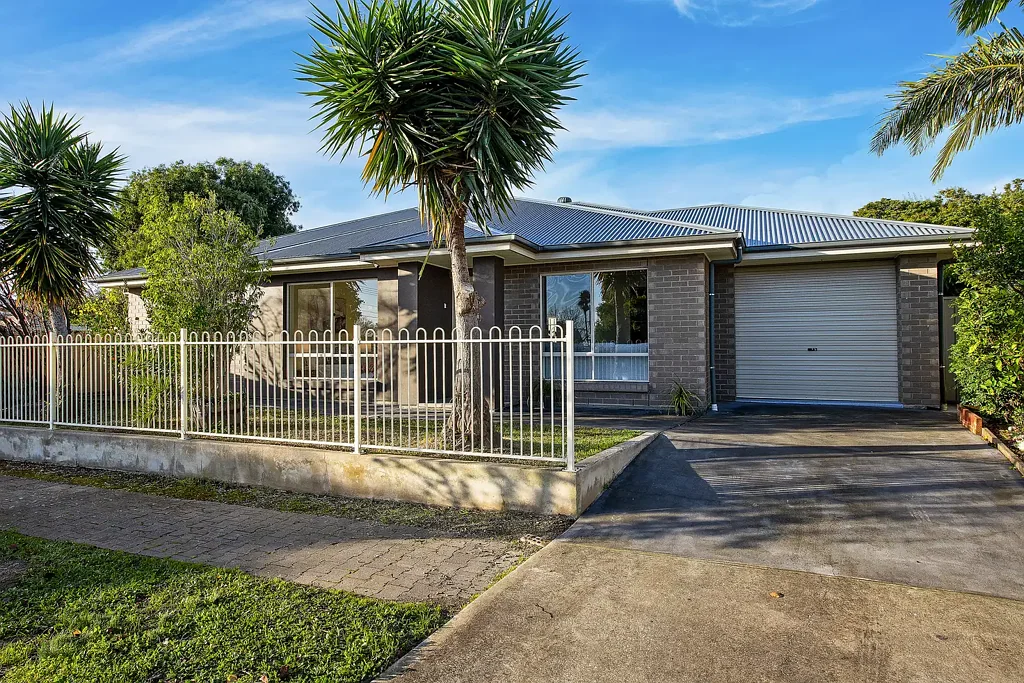 Holden Hill 4બેડરૂમ Low Maintenance Comfort - 4 Spacious Bedrooms - Room for the Growing or Larger Family!