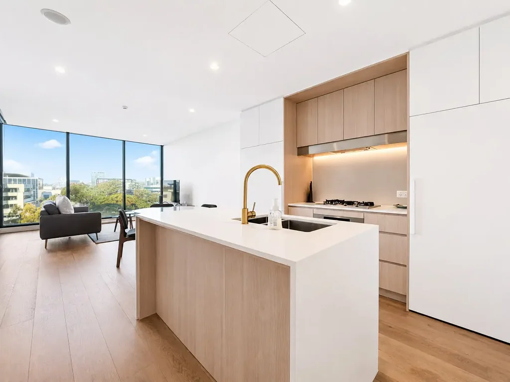 Macquarie Park 2房 Macquarie核心地 两房行政邸 Miele电器配 石材厨房优 东南观日出 阳台迎晨光 Elevate your lifestyle with seamless luxury and practicality at Park One - where refined living begins.