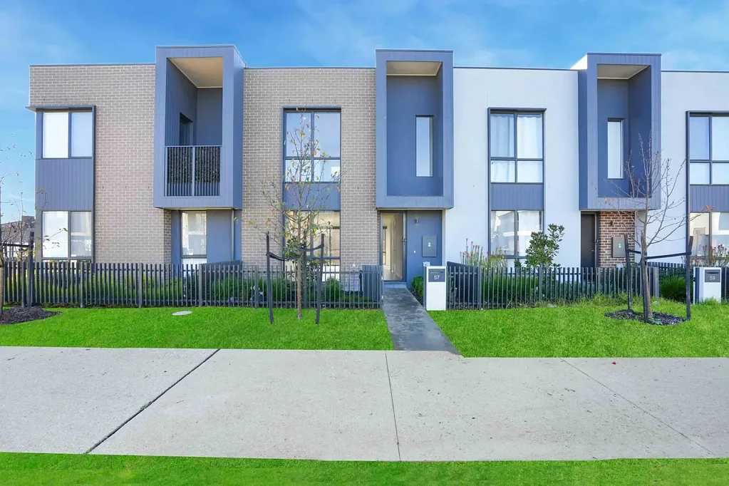 Walk to Woodlea Town Centre - Massive Savings with Solar Panels!