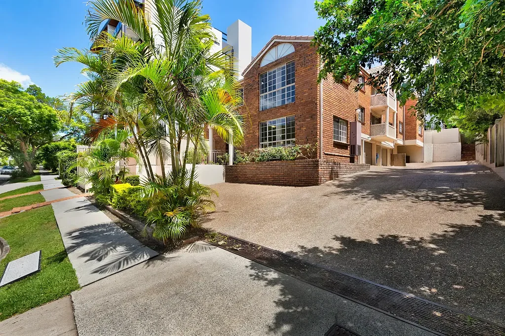 Fresh paint, spacious layout, ideal location - perfection!