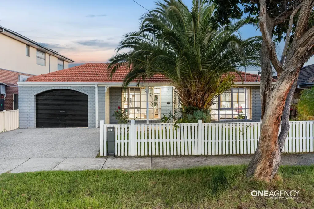 Seabrook 4ห้องนอน Impressive family home for entertaining on a large scale