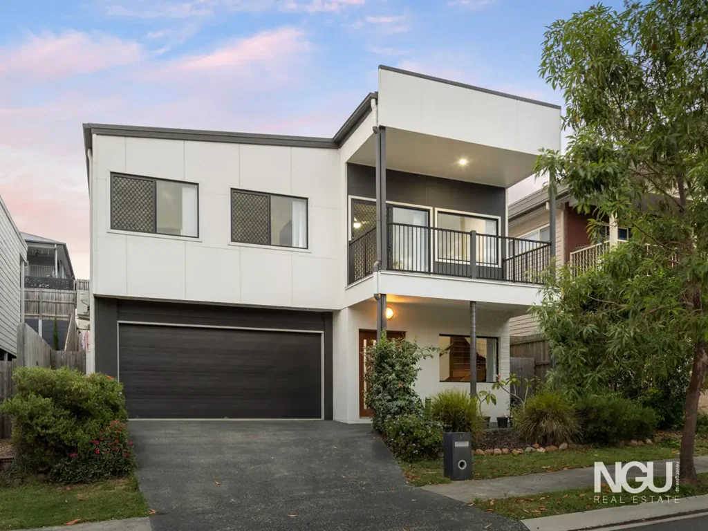 33 Lunar Circuit, Spring Mountain, QLD 4300