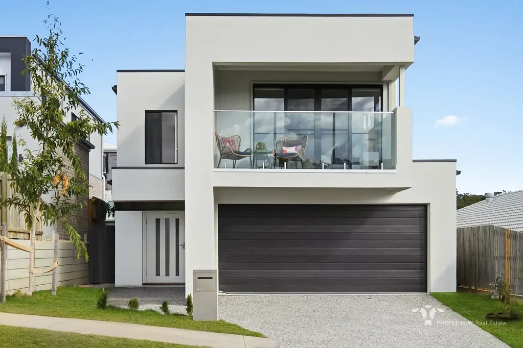 Spring Mountain 5Kwarto Brand New North Facing Home // 3x Living // Large backyard // Luxury // Elevated Location // Views over Spring Mountain