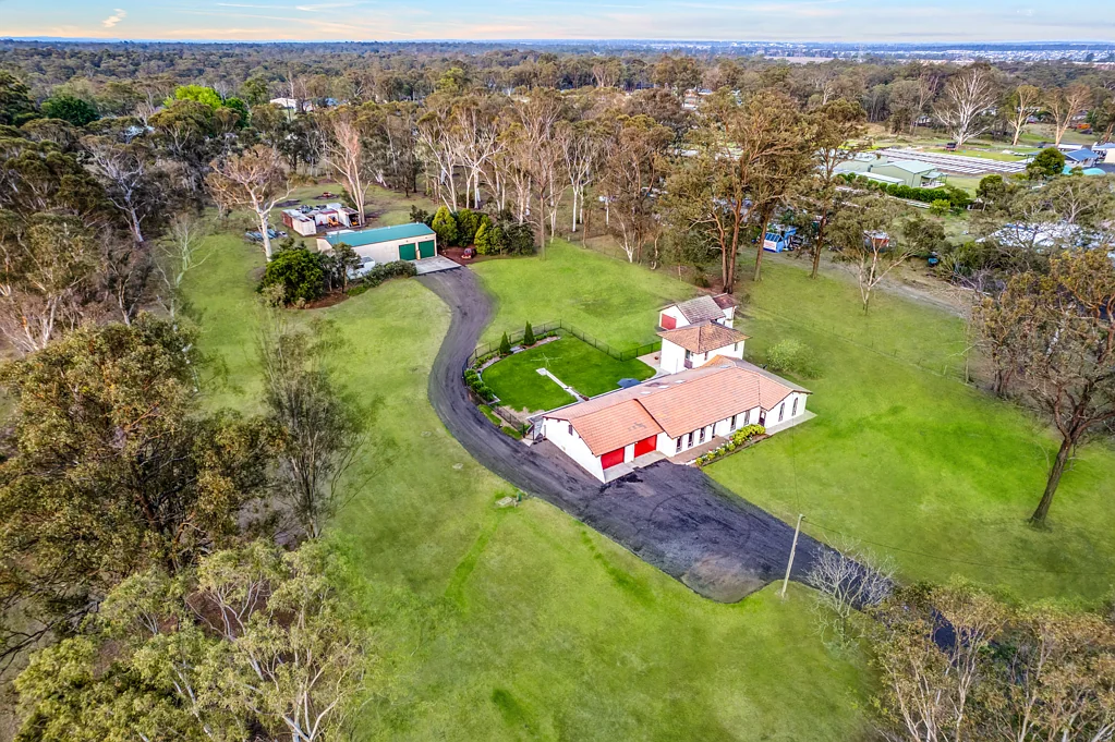 Llandilo 6 Slaapkamer Country Charm on Two Elevated Hectares with 3-Phase Powered Shed