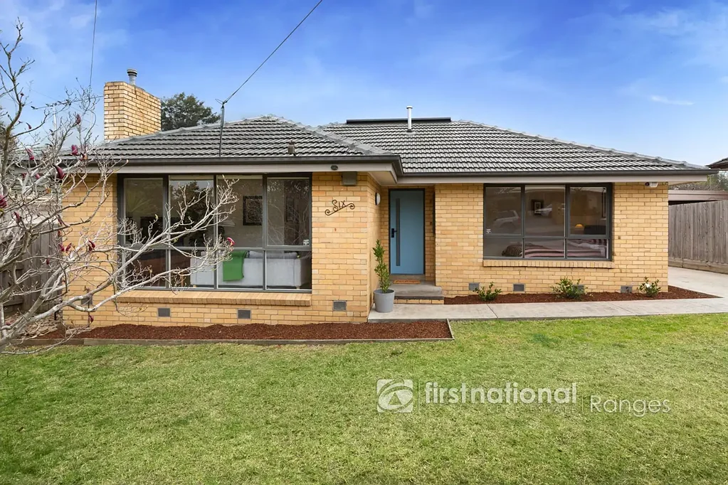 Ferntree Gully 3 Bedroom **OPEN CANCELLED** 3 BEDROOM CONTEMPORARY UNIT. FRONT AND REAR YARD. DOUBLE GARAGE.