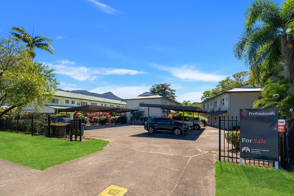 Bentley Park 2房  Savvy Townhouse Investment - Move in or Renovate to Enhance!