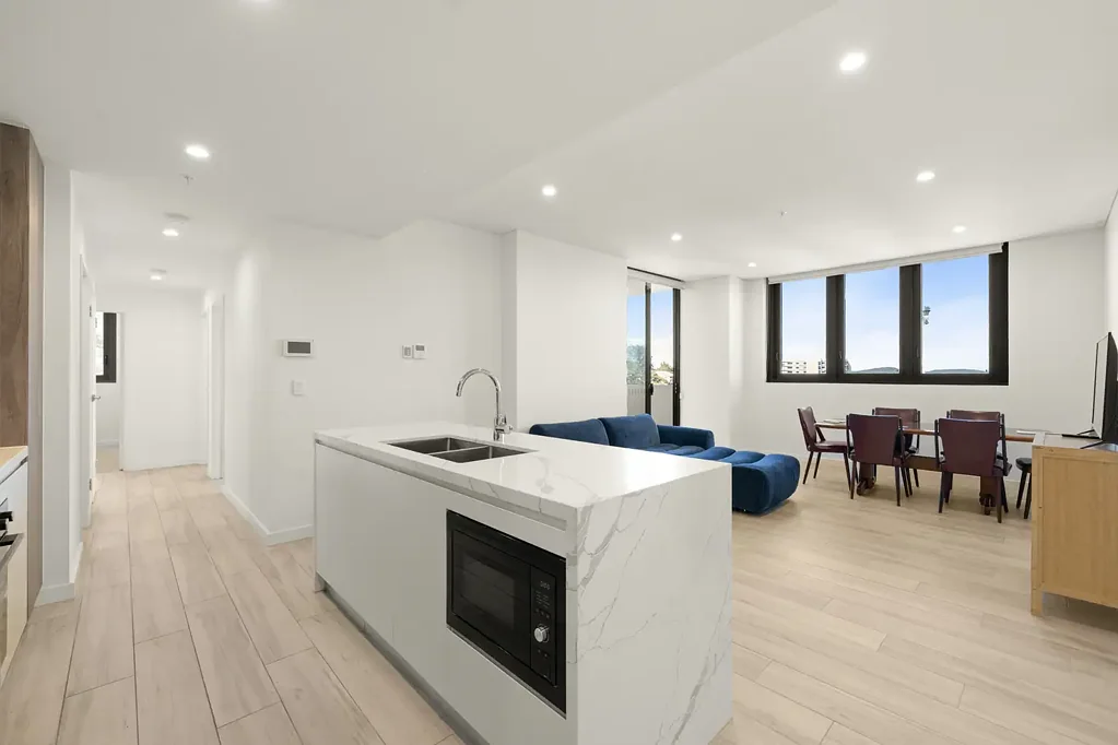 Gosford 3Habitaciones Commanding Level 16 Position | 3 Bedroom + Study Residence with Panoramic Water & Bushland Views