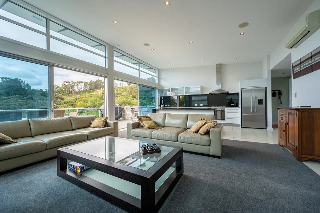 Akaroa 4Moenga Modern, luxurious, easy care, superior home.