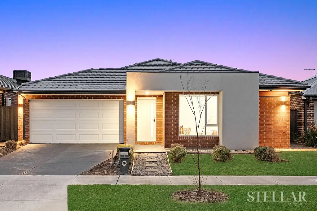 Clyde North 4ਬੈੱਡਰੂਮ Spacious Family Home with Two Kitchens & Multiple Living Areas