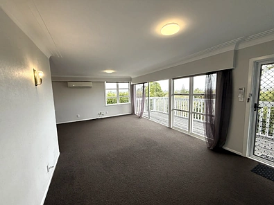 Sky Tower Views & Westgate Convenience  3-Bedroom Massey Ge
