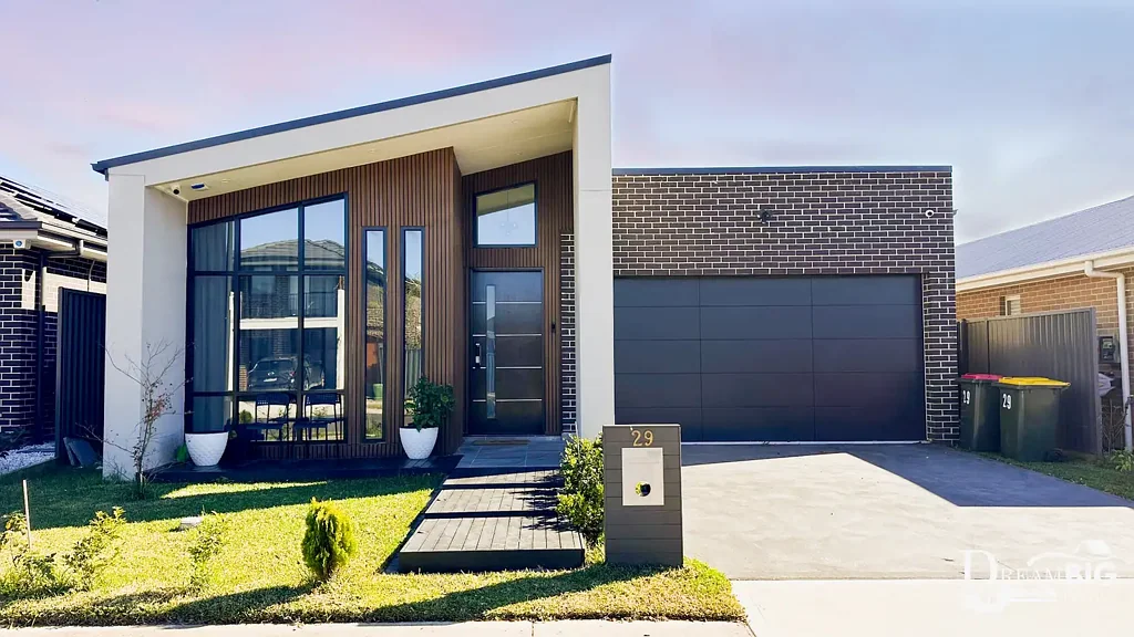 Modern 4-Bedroom Family Home in Peaceful Location!!