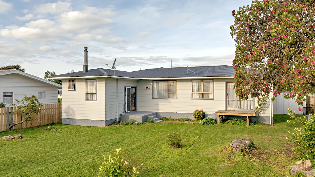 Opotiki and Surrounds 3 Slaapkamer Sunny, Style and Central