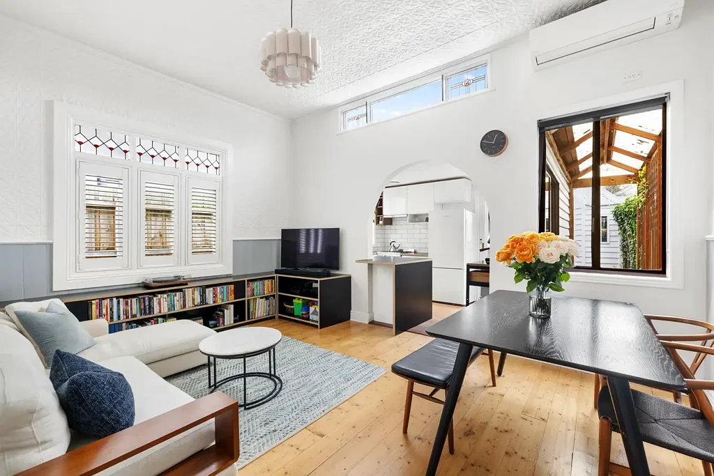 Yarraville 2कमरा Period Charm in a Prime Yarraville Position