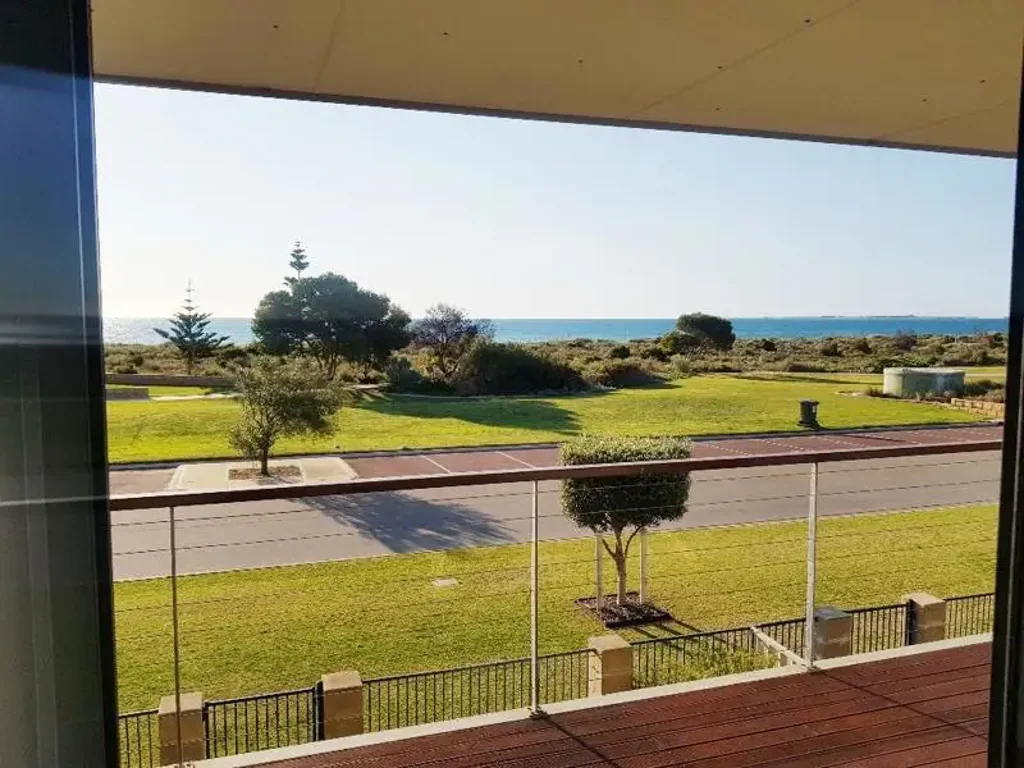Jurien Bay 4房  UNIQUE TOWNHOUSE - 2 SEPARATE UNITS