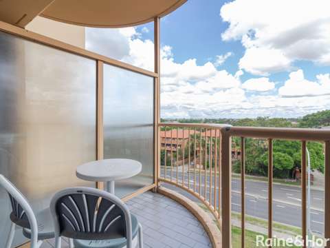 Ideally Located Studio- Ready To Move In!!