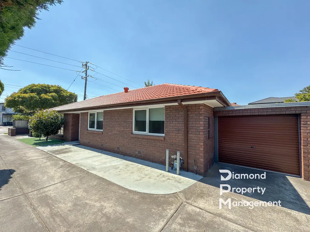Stunning 3-Bedroom Unit in Prime Mordialloc Location