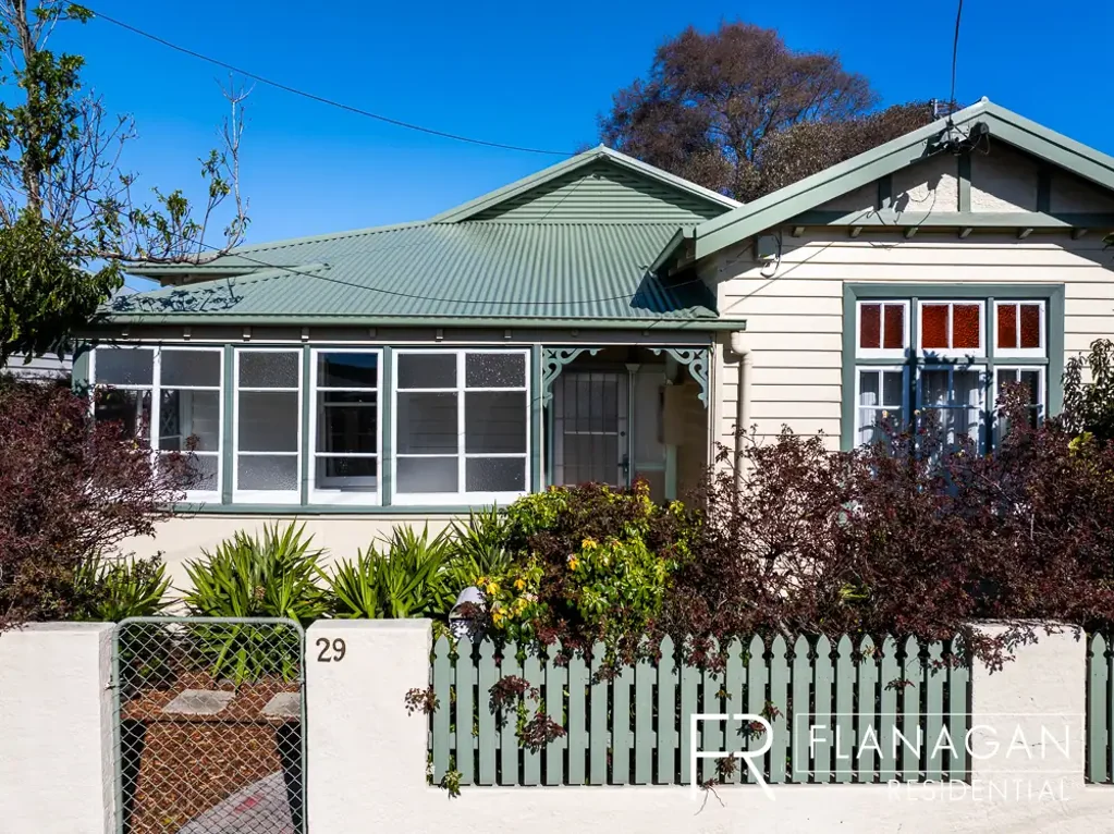 Invermay 2ਬੈੱਡਰੂਮ Charming 1925 Weatherboard Home in Prime Central Location