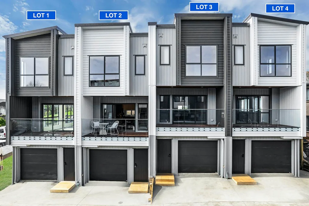Mount Roskill 3침실 Easy Care, City Fringe Living