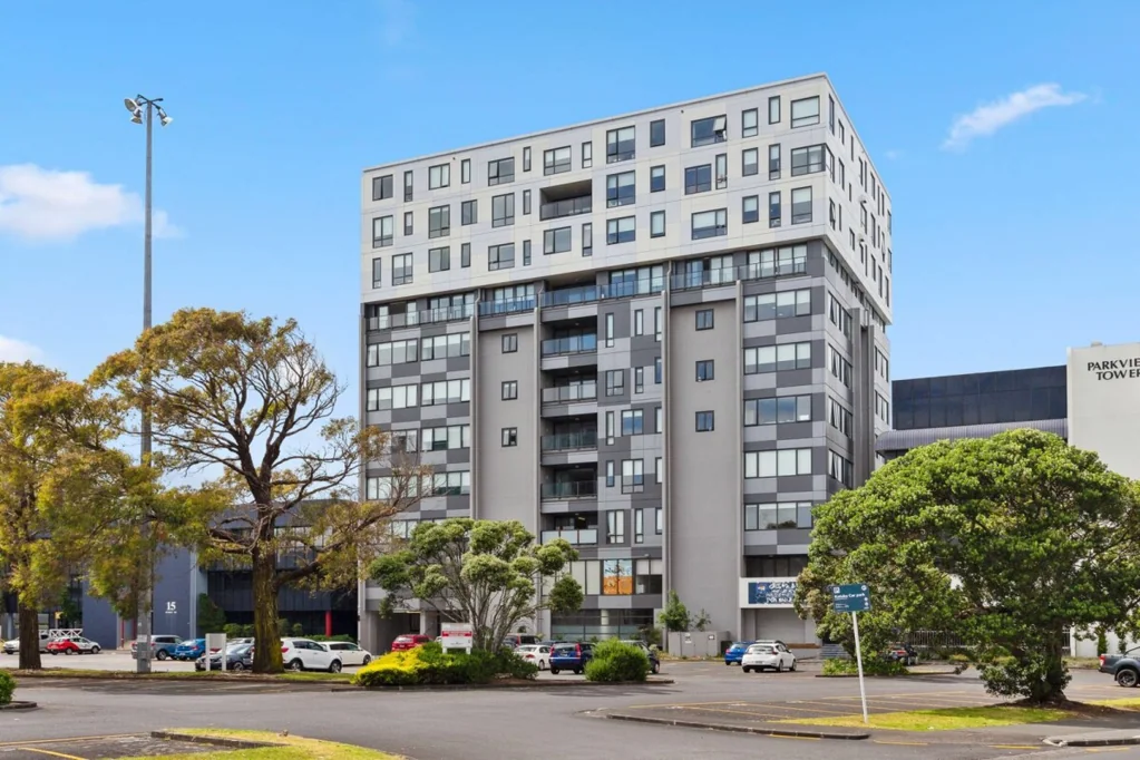 Manukau City Centre Putney Way Unit With Carpark - Must Sell!!