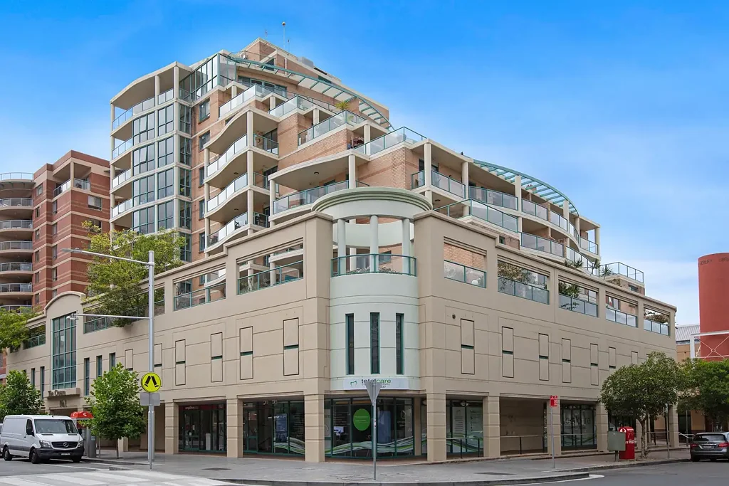 Spacious 3 Bedroom 2 Bathroom 2 Car Space Apartment in The Crown Apartments!