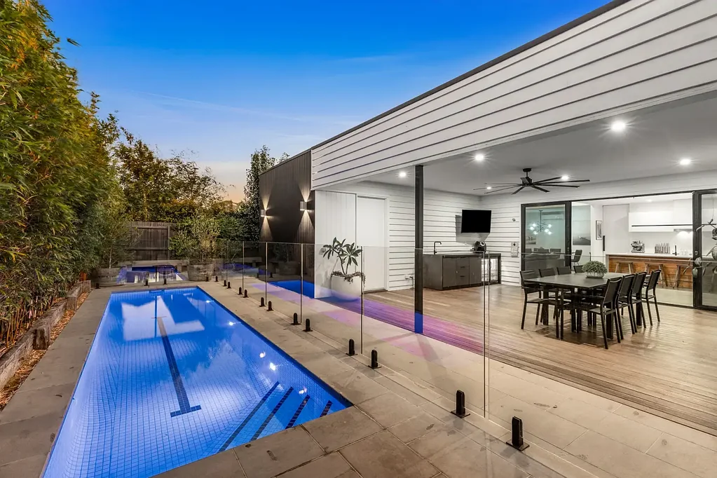 Ocean Grove 4 Slaapkamer Modern Family Luxury with Poolside Entertaining