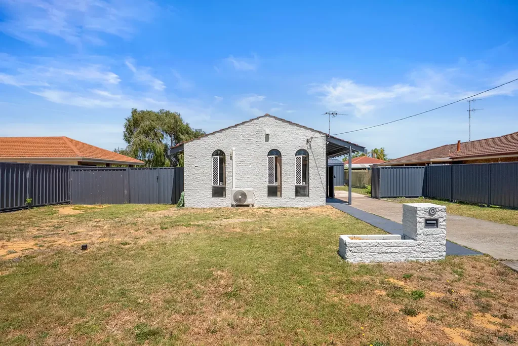 Rockingham 2房  Fantastic entry-level opportunity in Rockingham - Packed with potential.