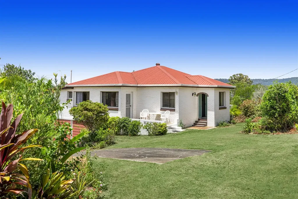 West Woombye 4 Slaapkamer BEST VALUE ACERAGE !!
