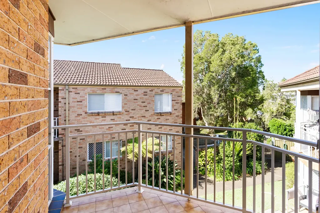 Cronulla 1房 南 Cronulla 核心地段 55+ 社区 北向采光充沛 二楼公寓 阳光露台 现代厨房 宽敞卧室 接近海滨公园 Sun-filled | North Facing Over 55's Villa