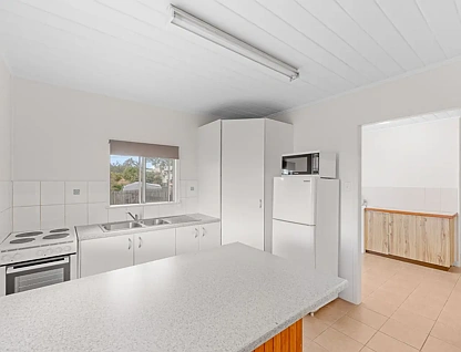 27 Raglan Street, Mount Larcom, QLD 4695, 3 phòng ngủ, 1 phòng tắm, House