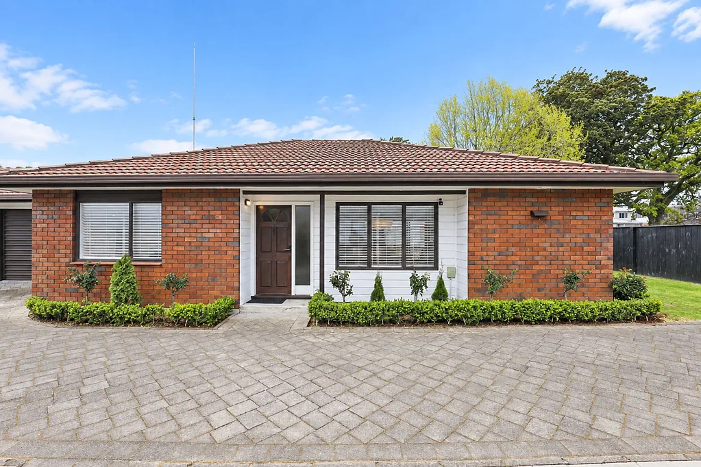 Tauranga Central 2 Bedroom Move in Now - Ready to Go!