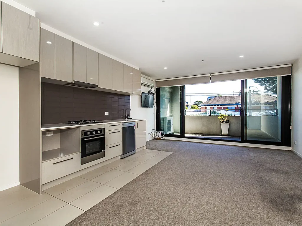 Spotless One bedroom apartment with car stacker
