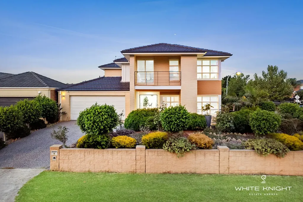 Taylors Lakes 5 Bedroom DISCOVER YOUR DREAM HOME AT MCCUBBIN ESTATE | ONLY 10 YEARS YOUNG AND FIRST TIME ON THE MARKET