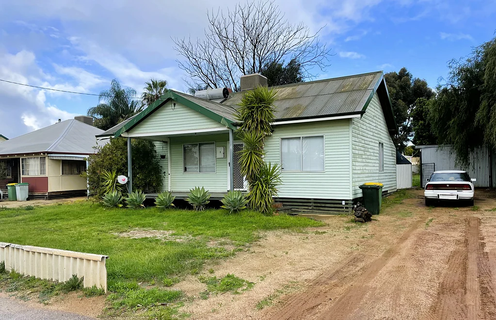 3 Cunningham St, Merredin, WA 6415