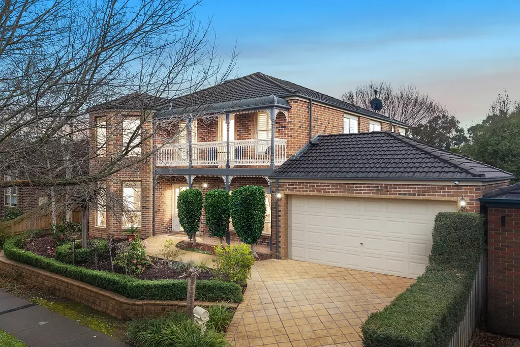 Rowville 4房 高尔夫球场景观，池畔生活 Golf Course Outlook, Poolside Living