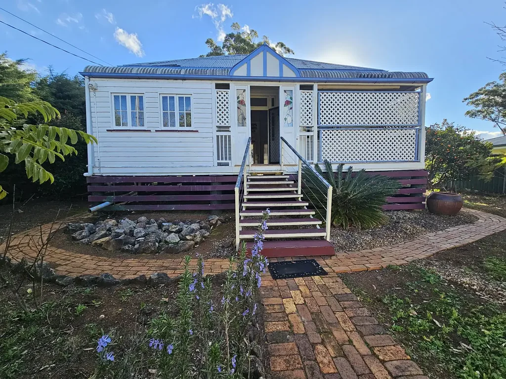 Crows Nest 2ਬੈੱਡਰੂਮ Colonial Charm with Golf Course Views