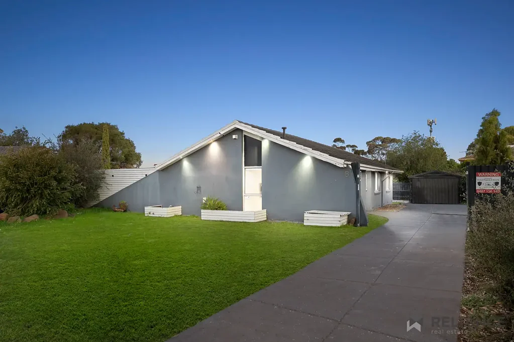 6 Dingley Place, Melton West, VIC 3337