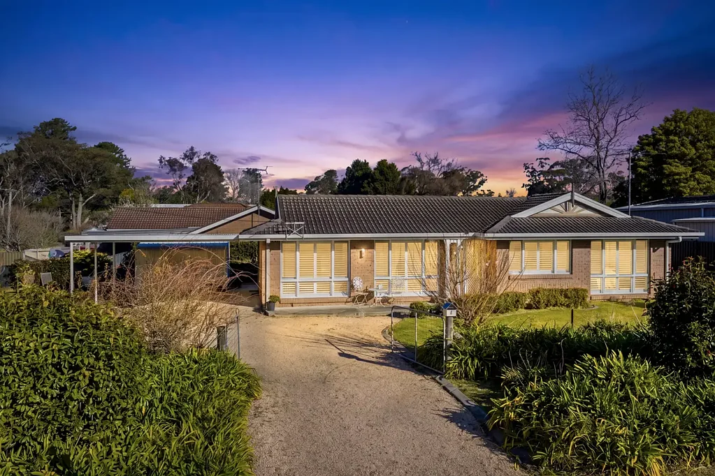 Colo Vale 3房  Light-Filled Living in a Peaceful Village Setting
