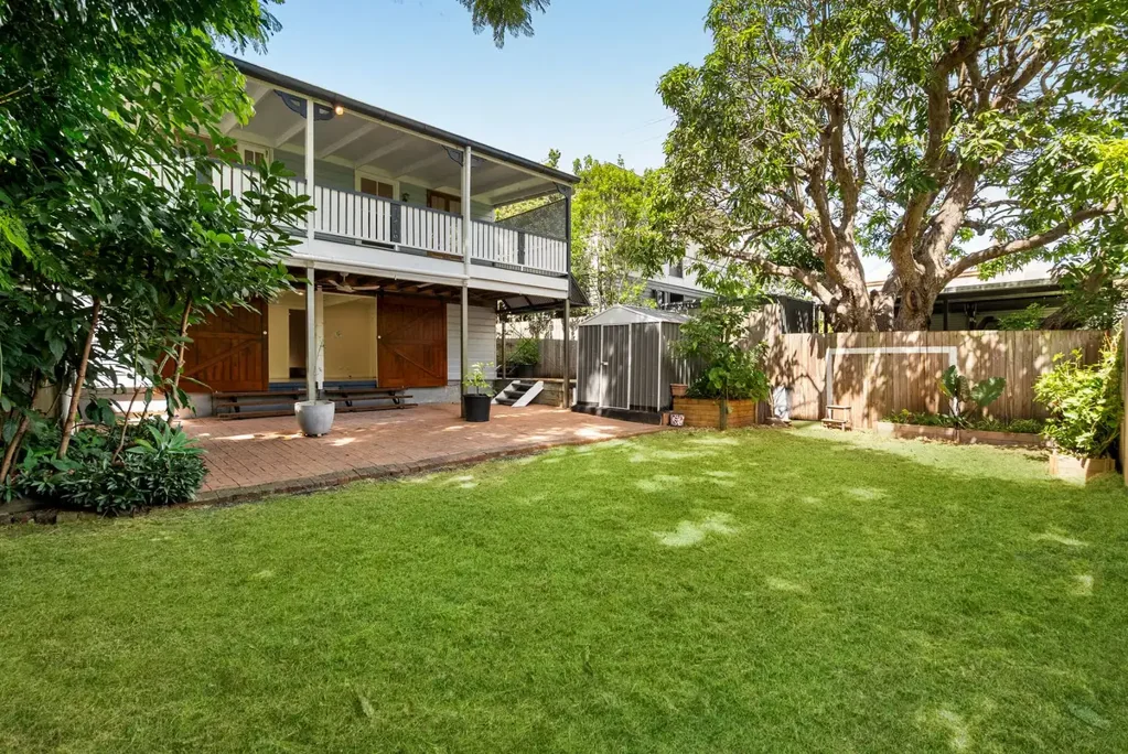West End 4部屋 Private, Elevated Renovated Cottage