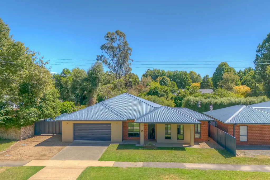 1A Bailey Street, Porepunkah, VIC 3740