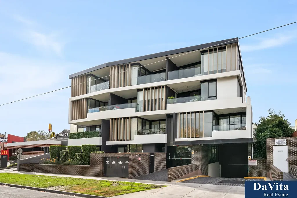 Elsternwick 2房 Elsternwick中心安保公寓 石材台面高端电器 私人阳台 城市海景 停车位 露台烧烤 Scenic Sophistication & Coastal Lifestyle Excellence