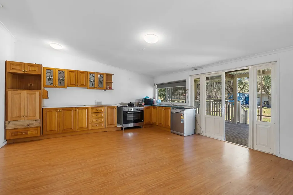 Toogoolawah 4部屋 Home on 3,071m² in the Heart of Town — Walk to Everything