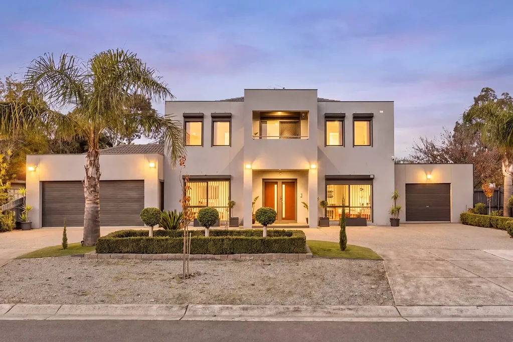 Taylors Hill 5chambre Grand Family Living on Approximately 785sqm with Exceptional Indoor & Outdoor Entertaining