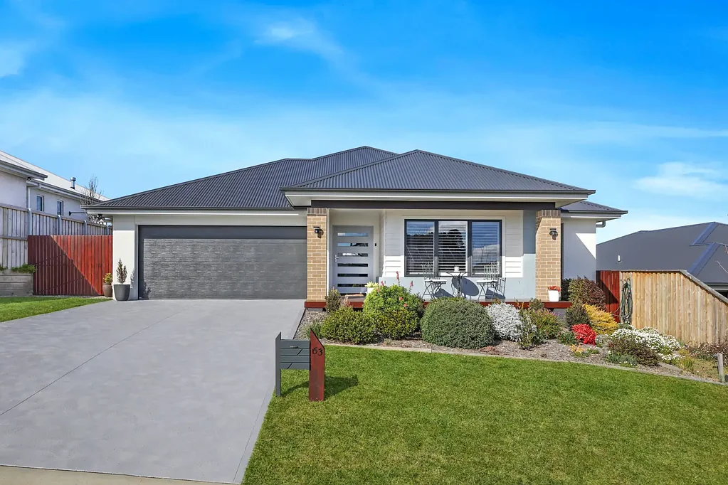 Moss Vale 4房  Spacious Family Living with Premium Inclusions & Stunning Rural Outlooks