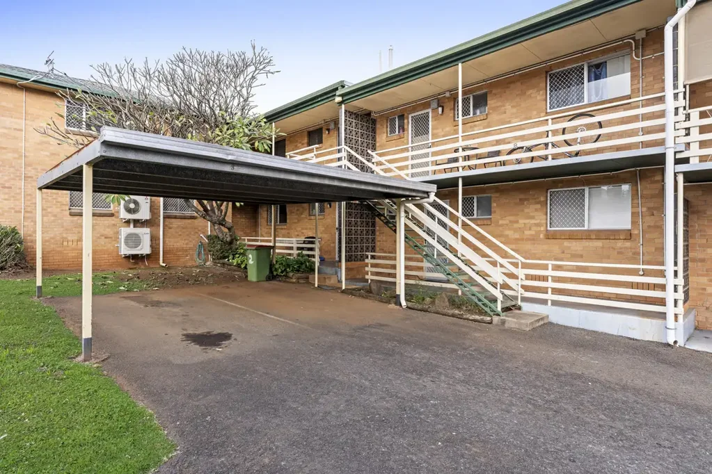 2 Bedroom 1st floor Unit - Inner City Location