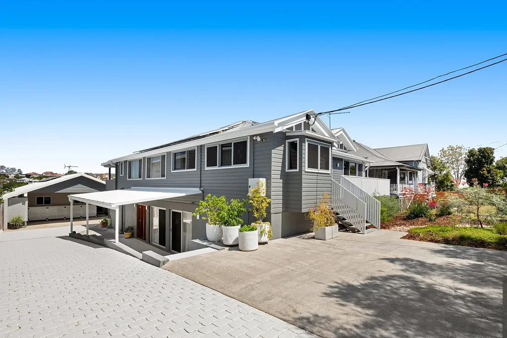 Greenslopes 7ห้องนอน Masterful design & dimension – Sprawling 1012m2, detached guest house, studio & pool – elite address