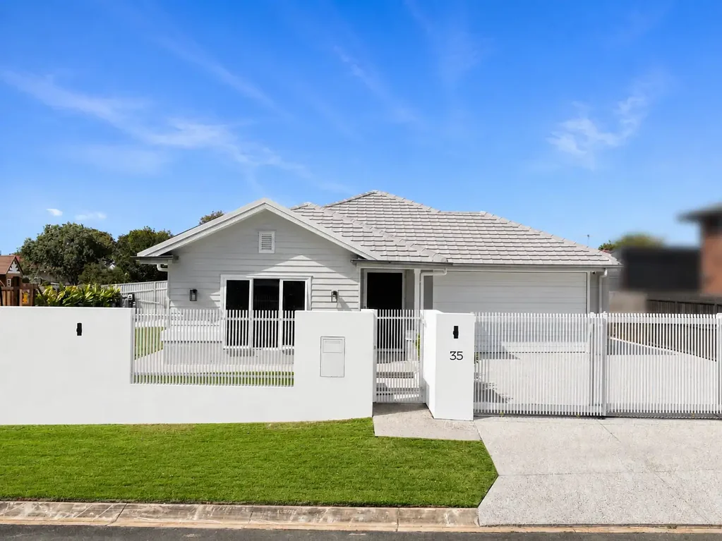 Victoria Point 4房 带宁静景观的精美单层住宅 Beautiful Single-Level Home with a Peaceful Outlook