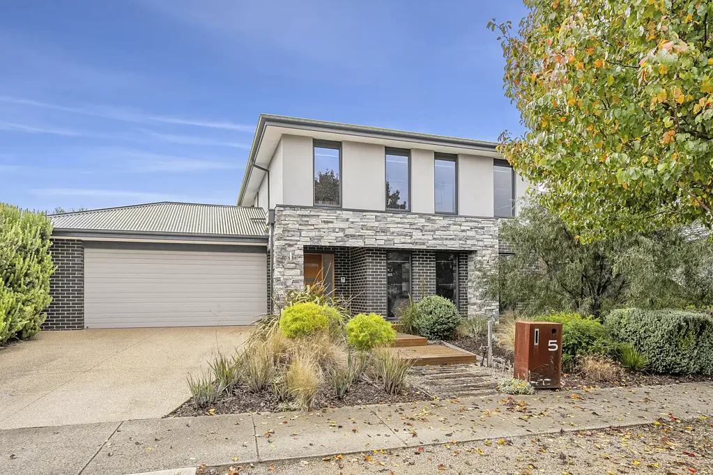 Lara 4Moenga Expansive Family Living with Resort-Style Entertaining on 836m²