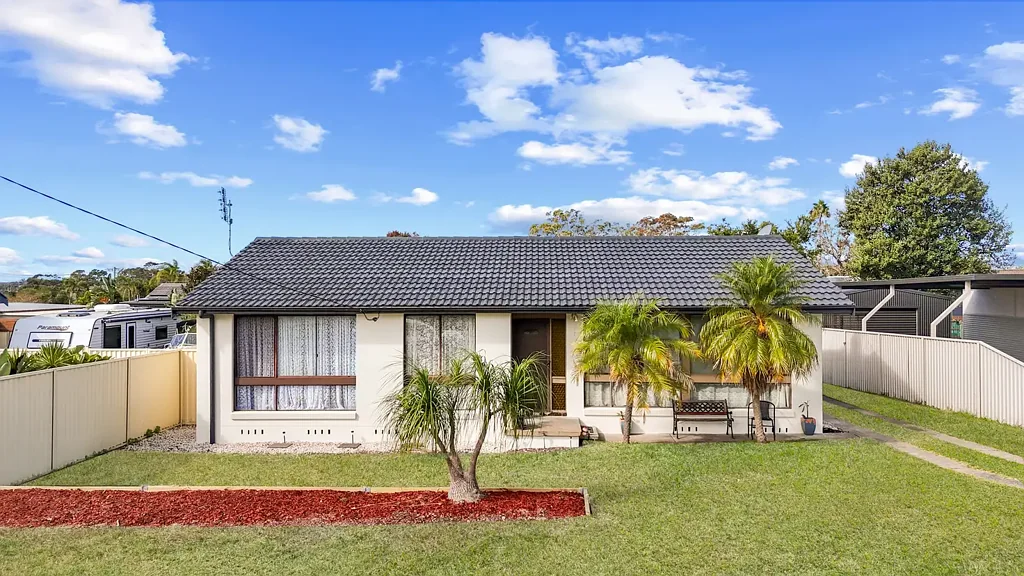 Gorokan 3 Bedroom Upgraded 3-Bed Gem with Side Access