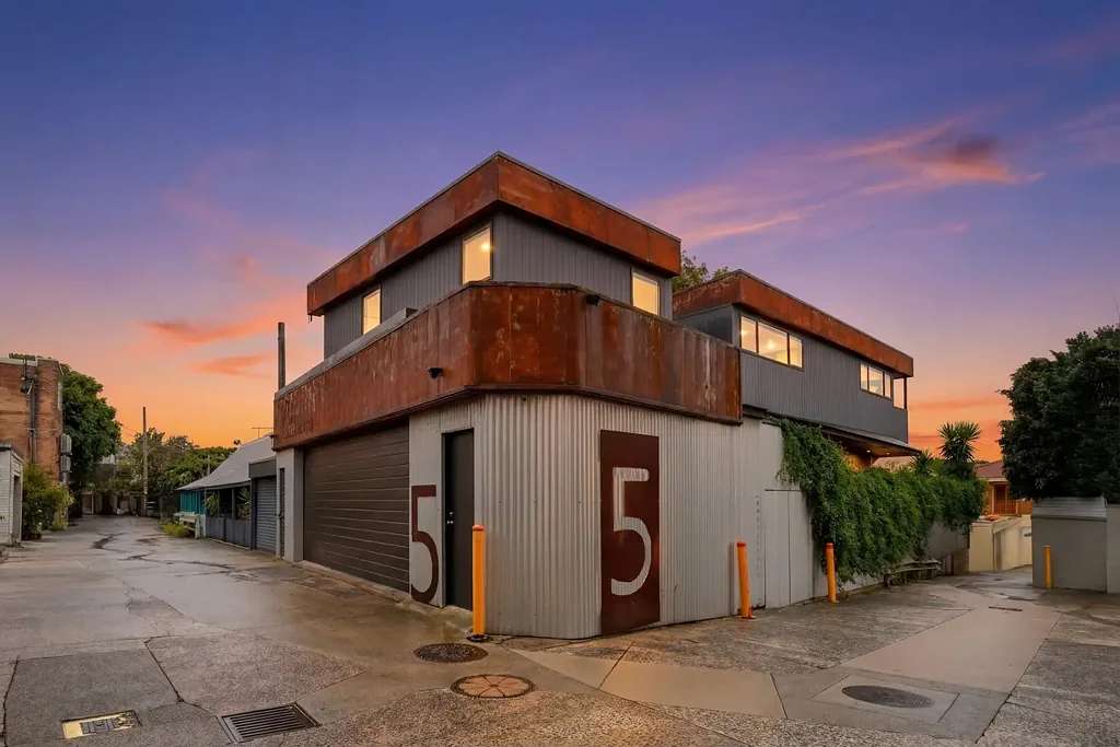 Waverley 3Zimmer Industrial Masterpiece | Grand Designs-Calibre Living with Flexible Work/Live Design