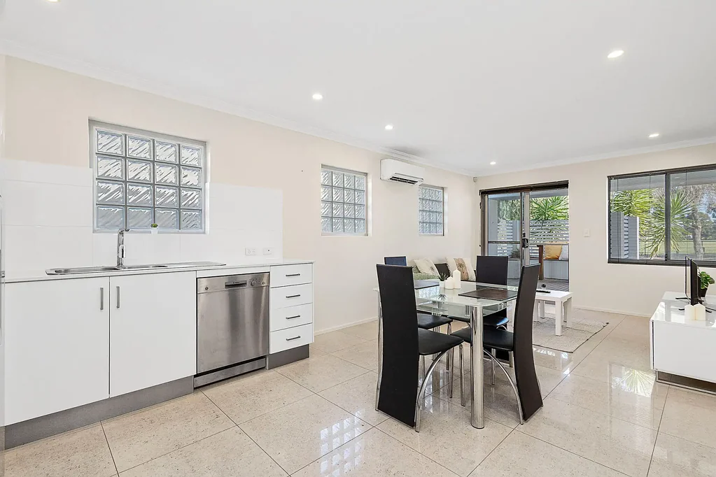 Cloverdale 1Kwarto A Perfect Start that's Investment Smart!